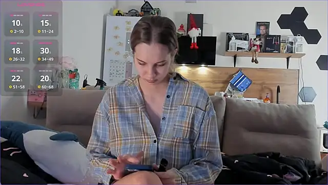 Snapshot of Girl_alone_home chatting on January 18, 1:26 pm Girl alone home online show from January 18, 1:26 pm