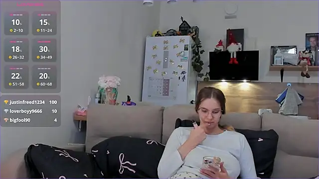 Snapshot of Girl_alone_home chatting on February 7, 4:16 am Girl alone home online show from February 7, 4:16 am