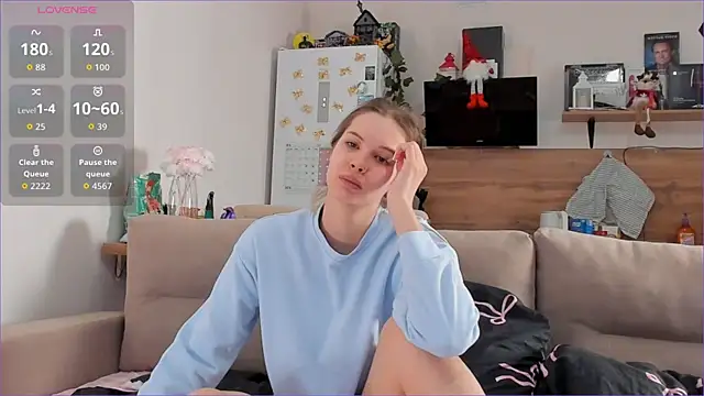 Snapshot of Girl_alone_home chatting on February 13, 3:46 am Girl alone home online show from February 13, 3:46 am