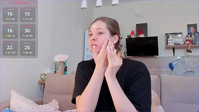 Snapshot of Girl_alone_home chatting on February 20, 4:09 am Girl alone home online show from February 20, 4:09 am