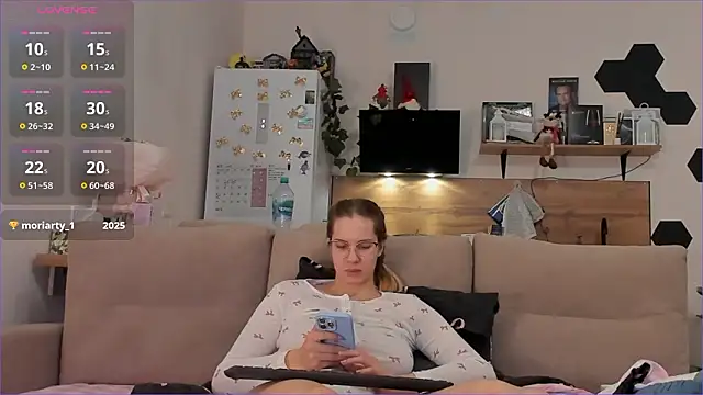 Girl alone home online show from March 8, 2:04 am