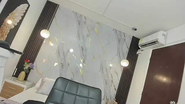 Tiff Valentine online show from February 1, 11:06 pm