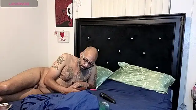 MrAndMrsCrook online show from June 5, 12:39 am
