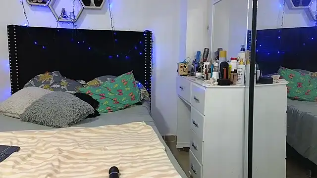 charlotte 077 online show from April 7, 3:51 am