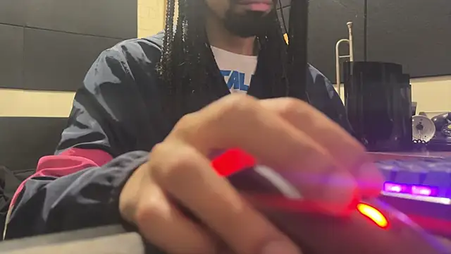 hotcamboy420 online show from November 14, 5:06 am