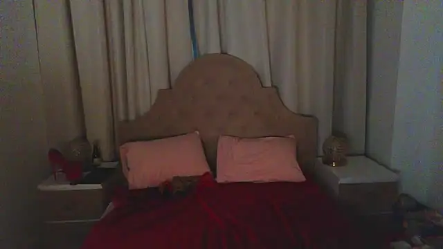 Snapshot of HairyLola chatting on January 27, 1:52 pm HairyLola online show from January 27, 1:52 pm