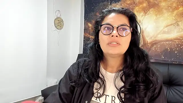 Snapshot of Lust_Mom41 chatting on December 3, 4:06 pm Lust Mom41 online show from December 3, 4:06 pm