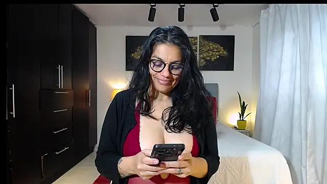Lust Mom41 online show from May 22, 10:15 pm