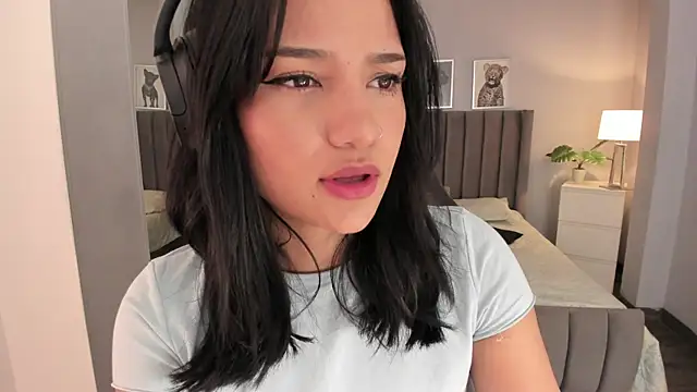 renee shelby  online show from December 12, 7:59 pm