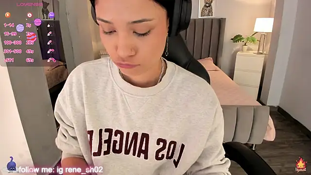 renee shelby  online show from December 15, 8:04 pm