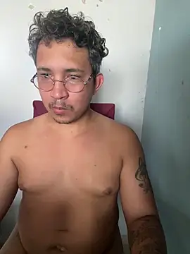 Snapshot of adelgado777 chatting on May 26, 5:20 pm adelgado777 online show from May 26, 5:20 pm