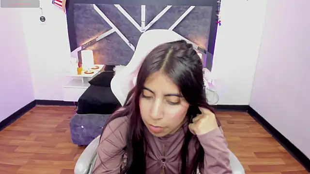 lunitaa18 online show from February 10, 9:25 pm