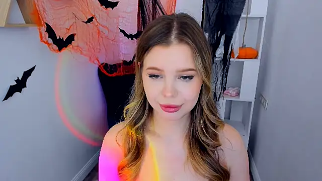 FollowLovee online show from October 19, 11:55 am