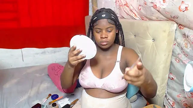 EvaxEmma online show from June 19, 4:11 pm