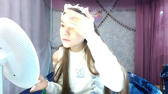 leila bambi  online show from February 5, 10:14 pm