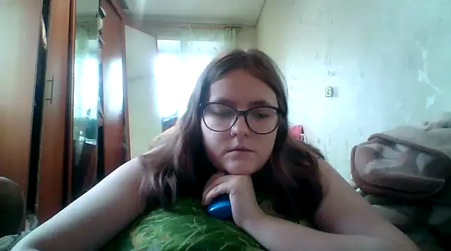 DesireMelissa online show from March 3, 11:00 am