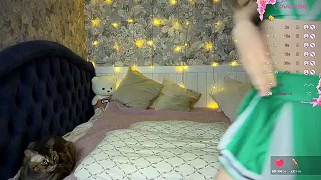 Snapshot of ChloeMillerMeow chatting on February 25, 7:47 pm ChloeMillerMeow online show from February 25, 7:47 pm