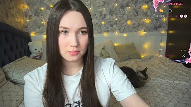 Snapshot of ChloeMillerMeow chatting on February 28, 5:26 pm ChloeMillerMeow online show from February 28, 5:26 pm
