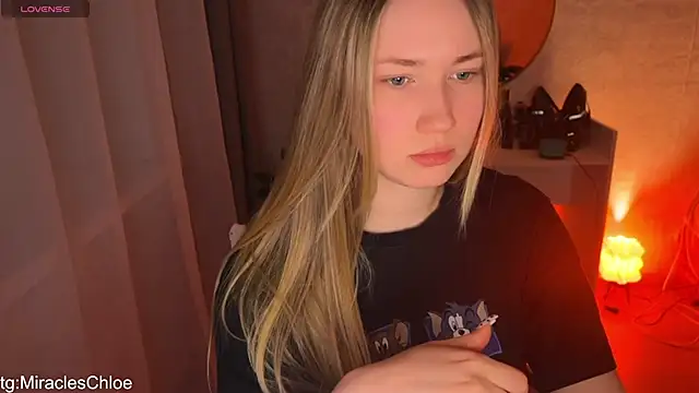 Snapshot of ChloeMillerMeow chatting on April 15, 7:21 pm ChloeMillerMeow online show from April 15, 7:21 pm