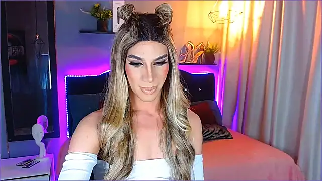 camila hootie online show from December 24, 3:16 am