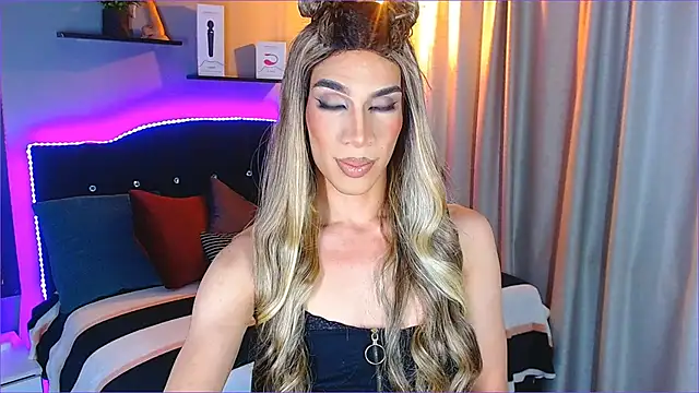 camila hootie online show from December 28, 3:04 am