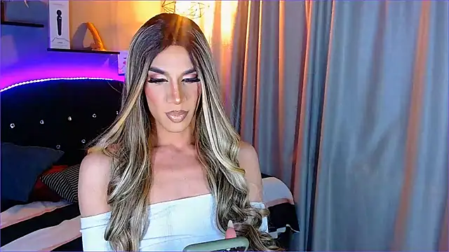 camila hootie online show from January 4, 3:18 am