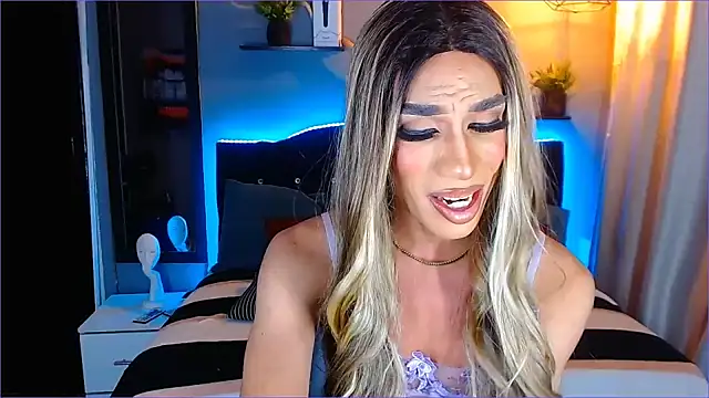 camila hootie online show from January 24, 8:13 am