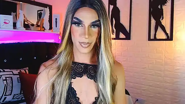 camila hootie online show from February 5, 3:45 am