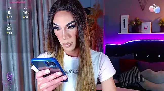 camila hootie online show from March 4, 3:44 am