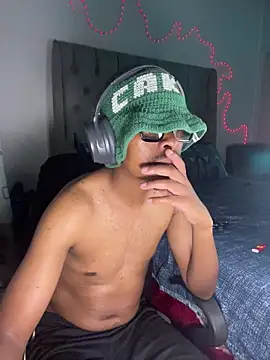 Snapshot of JaroDawg47 chatting on January 7, 6:54 pm JaroDawg47 online show from January 7, 6:54 pm