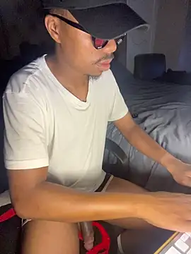 Snapshot of JaroDawg47 chatting on March 4, 6:36 pm JaroDawg47 online show from March 4, 6:36 pm