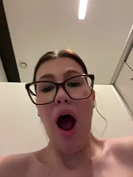 RinaCat online show from February 27, 8:39 am