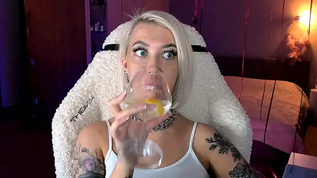 tykioty Miley online show from March 1, 6:21 pm