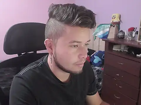 JOHANLEON1 online show from August 9, 4:01 pm