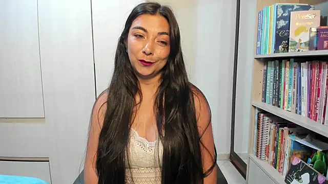 Snapshot of Karla_hernandez_ chatting on August 3, 10:32 am Karla hernandez online show from August 3, 10:32 am