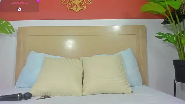 lili cardenas  online show from April 1, 2:34 am