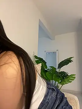 Snapshot of montmariana chatting on February 2, 6:37 am montmariana online show from February 2, 6:37 am