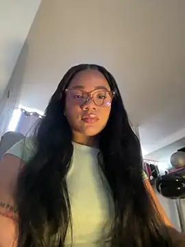 ashley Tompson1 online show from March 5, 11:50 am