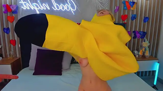 Emilly Hart online show from February 17, 6:09 am