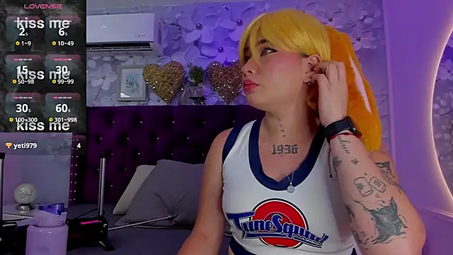 Danee 19  online show from February 12, 2:43 pm