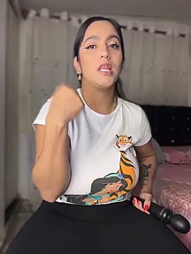 Snapshot of JazminTaylor chatting on February 5, 2:27 am JazminTaylor online show from February 5, 2:27 am