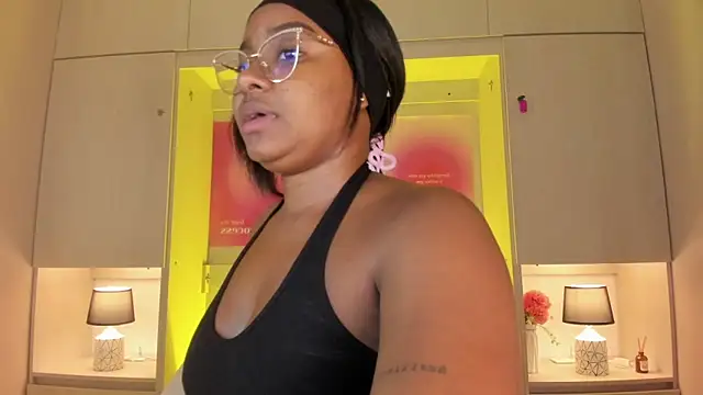 tamaraa smiith online show from April 16, 9:39 pm