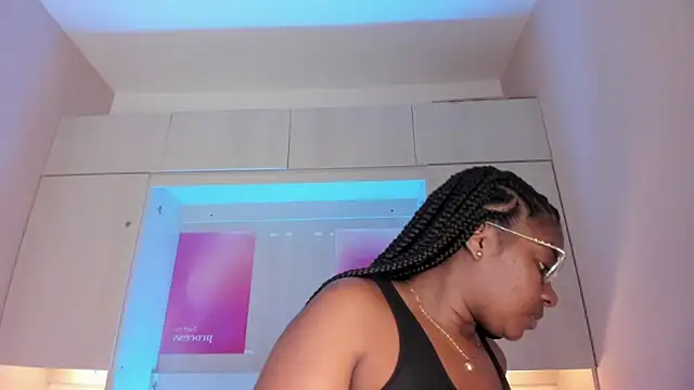 tamaraa smiith online show from May 26, 7:43 pm
