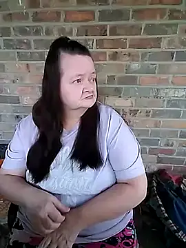 Snapshot of Bayou_Woman68 chatting on October 23, 9:35 pm Bayou Woman68 online show from October 23, 9:35 pm