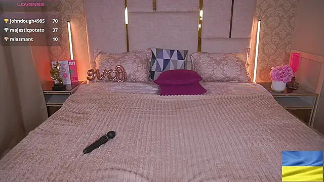 SusieWood online show from February 25, 12:14 am