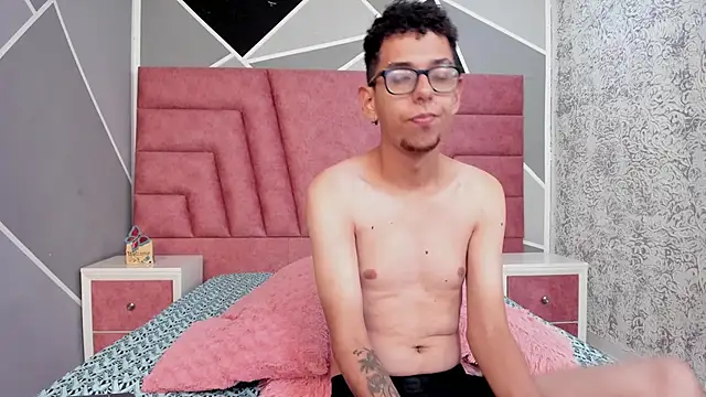 Derek and Skarlet online show from January 28, 2:42 pm