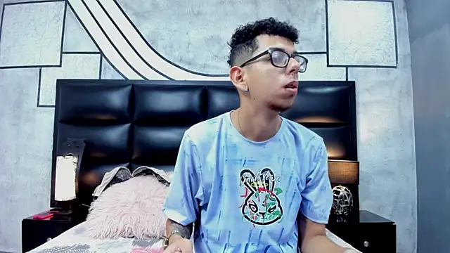 Derek and Skarlet online show from March 10, 11:10 am