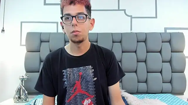 Derek and Skarlet online show from September 16, 3:02 pm