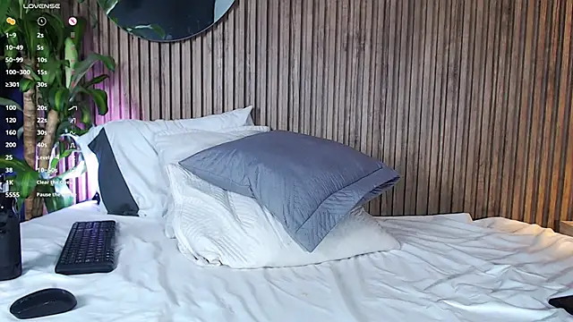 Snapshot of DilanJonnes_ chatting on December 12, 12:59 am DilanJonnes online show from December 12, 12:59 am