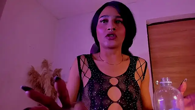 carolinemiller7 online show from December 14, 8:02 pm